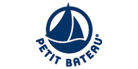 PETIT BATEAU - Το ρούχο Petit Bateau είναι ένα καθημερινό ρούχο: λιτό αλλά σύγχρονο, διαχρονικό και πρακτικό σε λογικές τιμές. Οι συλλογές της Petit Bateau απαρτίζονται από βρεφικά, παιδικά και γυναίκεια ενδύματα, τα οποία φιλοξενούνται σε ένα πρωτότυπο concept καταστημάτων. Προβάλλονται σε έναν premium χώρο, υψηλής αισθητικής, ο οποίος θυμίζει παλαιό, παριζιάνικο σπίτι. Στο κάθε δωμάτιο αντιστοιχεί και μία κατηγορία ρούχων, ενώ το ταμείο συμβολίζει την κουζίνα του σπιτιού. Η χρήση ζεστών, απαλών χρωμάτων και του μασίφ ξύλου μετατρέπει την κάθε αγορά σε χαλαρωτική εμπειρία.